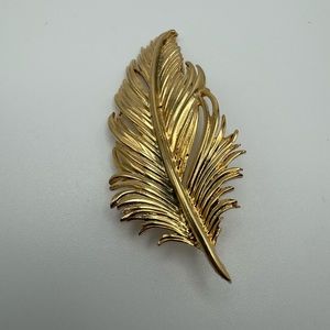 Vintage gold tone feather brooch